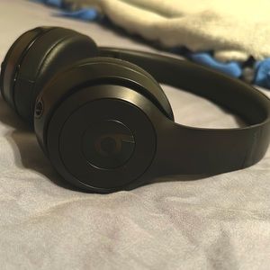 These are Beats Solo 3 with the highest quality sound